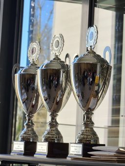 Foto der drei Großen Ehrenpreise 2025